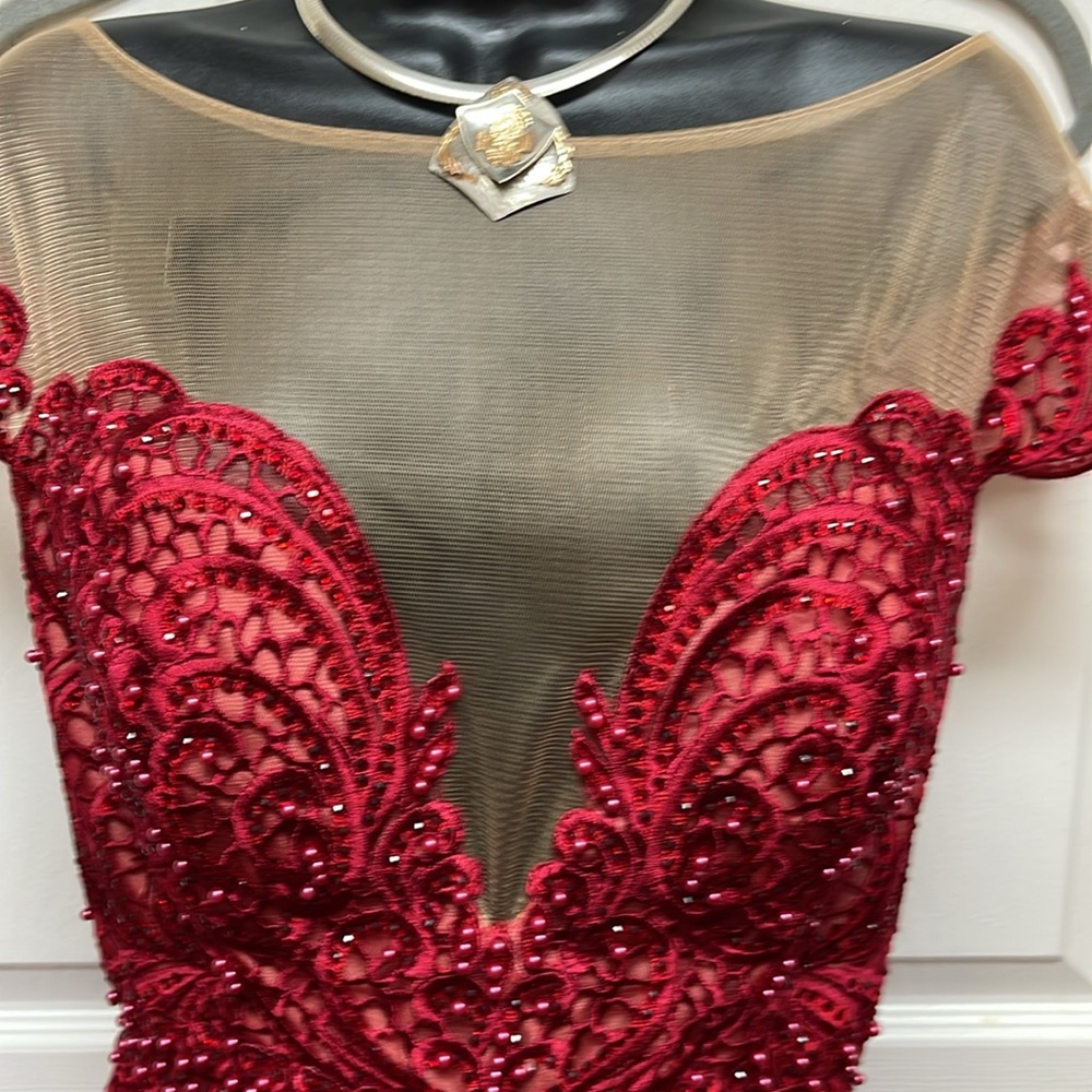 Christmas Red sequins mid length 21 inches pit to pit - Picture 4 of 12